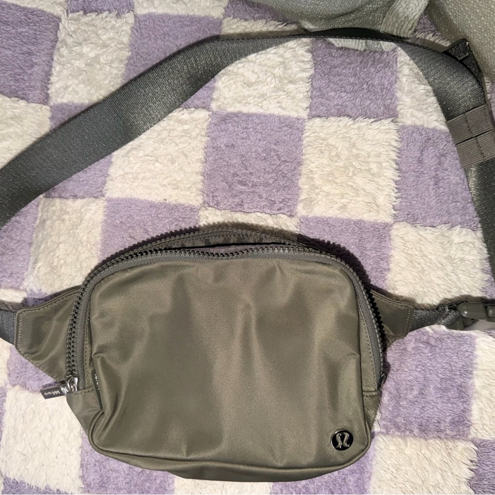 lululemon athletica Everywhere Belt Bag